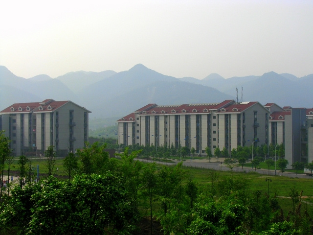重庆大学虎溪校区图片