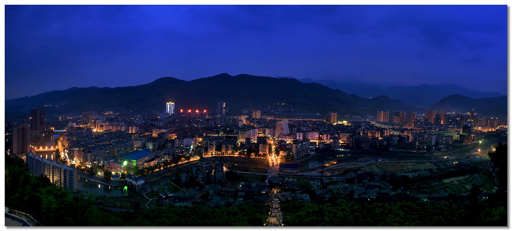 【杨柳岸边的小城——万盛夜色摄影图片】重庆万盛_的