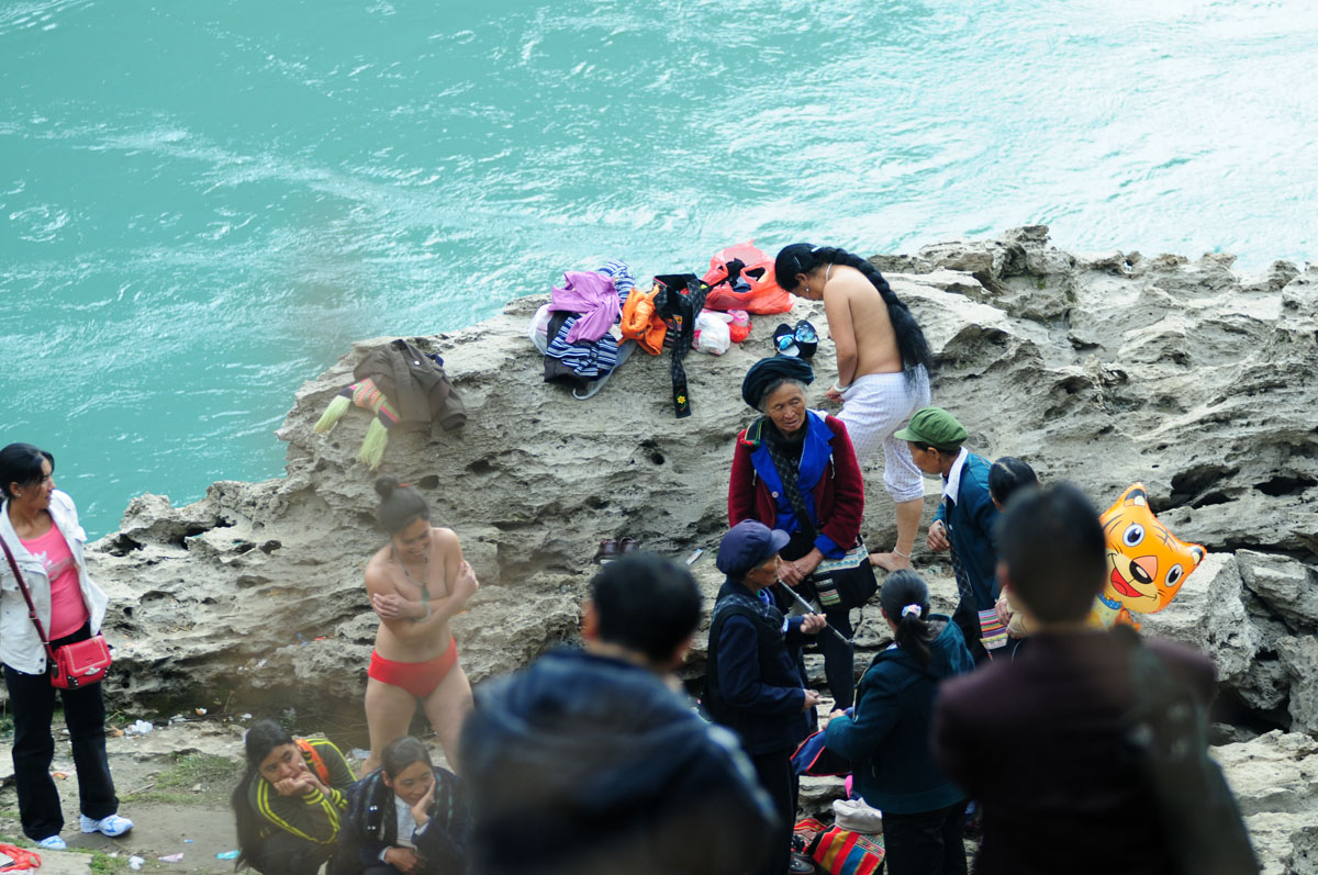 走进怒江大峡谷，探秘中国唯一的天体浴场——傈僳族“澡堂会”-杭瑞高速-道路游记