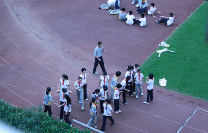 【女子田径比赛摄影图片】上海延安中学上空纪