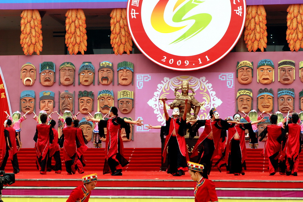中国罗城首届仫佬族依饭文化节