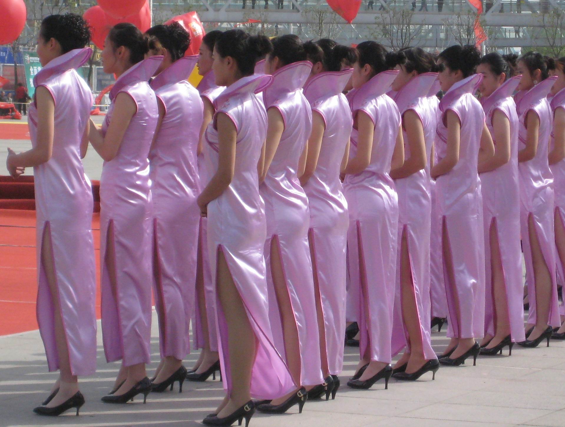 第四届中博会开幕式上的礼仪小姐!(19p)