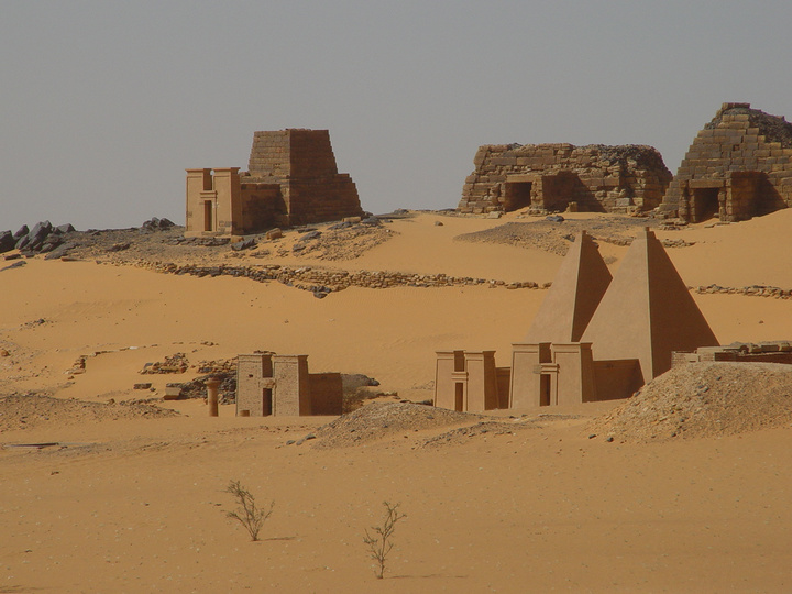 【荒漠中的金字塔之一摄影图片】苏丹风光摄影