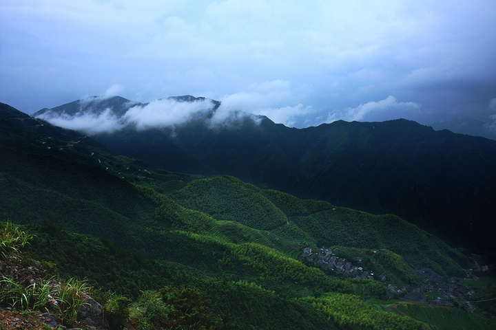 雨后苍山