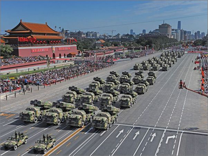 儿子参加国庆阅兵游行归来