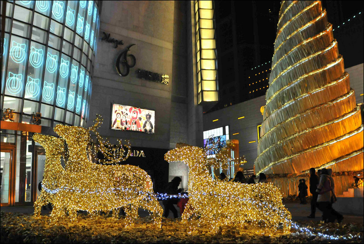 【圣诞节的街景*上海摄影图片】上海纪实摄影_艾渉_太平洋电脑网摄影部落
