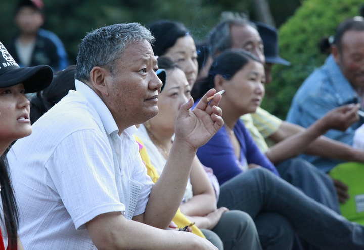 西藏林芝福建公园的百姓民族舞