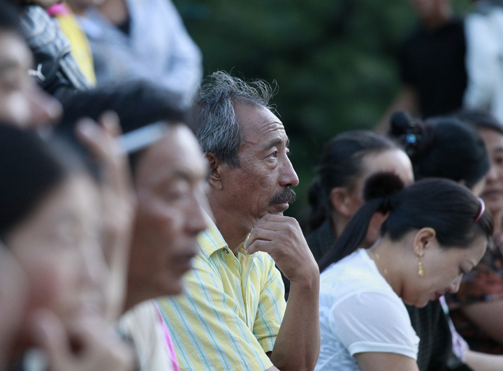 西藏林芝福建公园的百姓民族舞