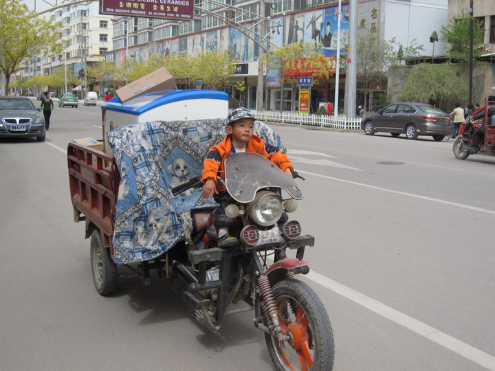 【劲爆最年轻的三轮摩托车选手摄影图片】临洮