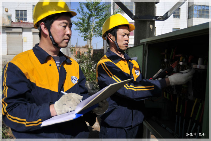 > 铁路电力工人的风采