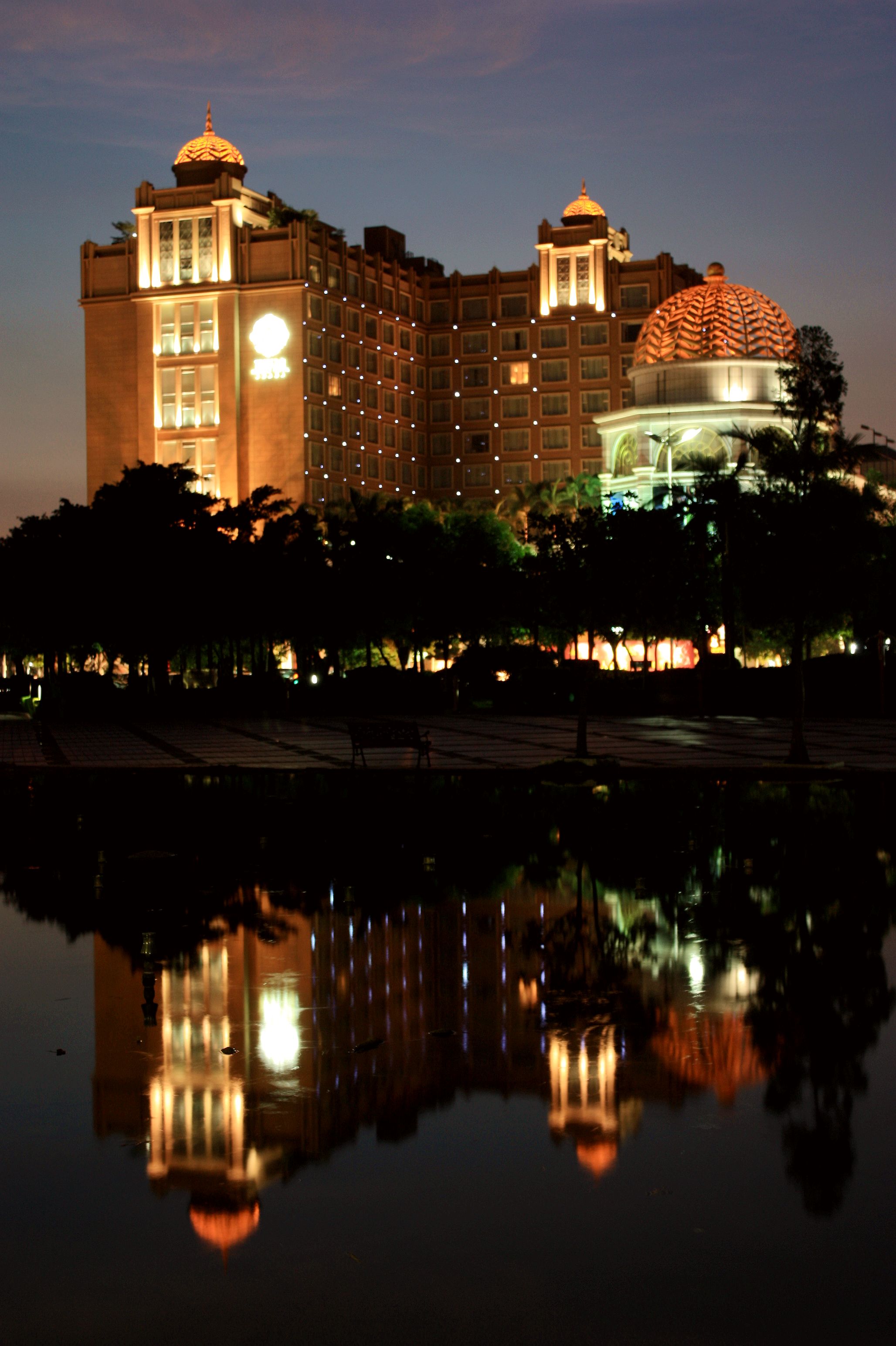 现代高层酒店夜景效果图下载-光辉城市