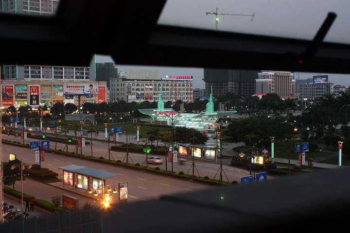 【中国广西钦州市钦州湾广场的傍晚摄影图片】