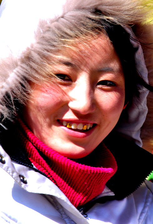 【阳光下的卓玛姑娘摄影图片】甘孜州贡嘎山乡