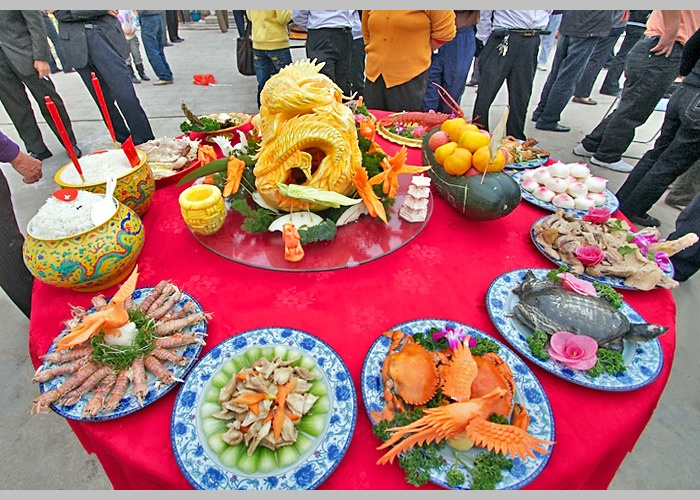 别开生面的祭品:食品雕刻,艺术拼盘拜"天公"