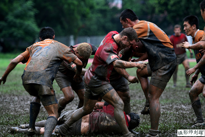 【非常特殊的橄榄球赛摄影图片】广州天河体育