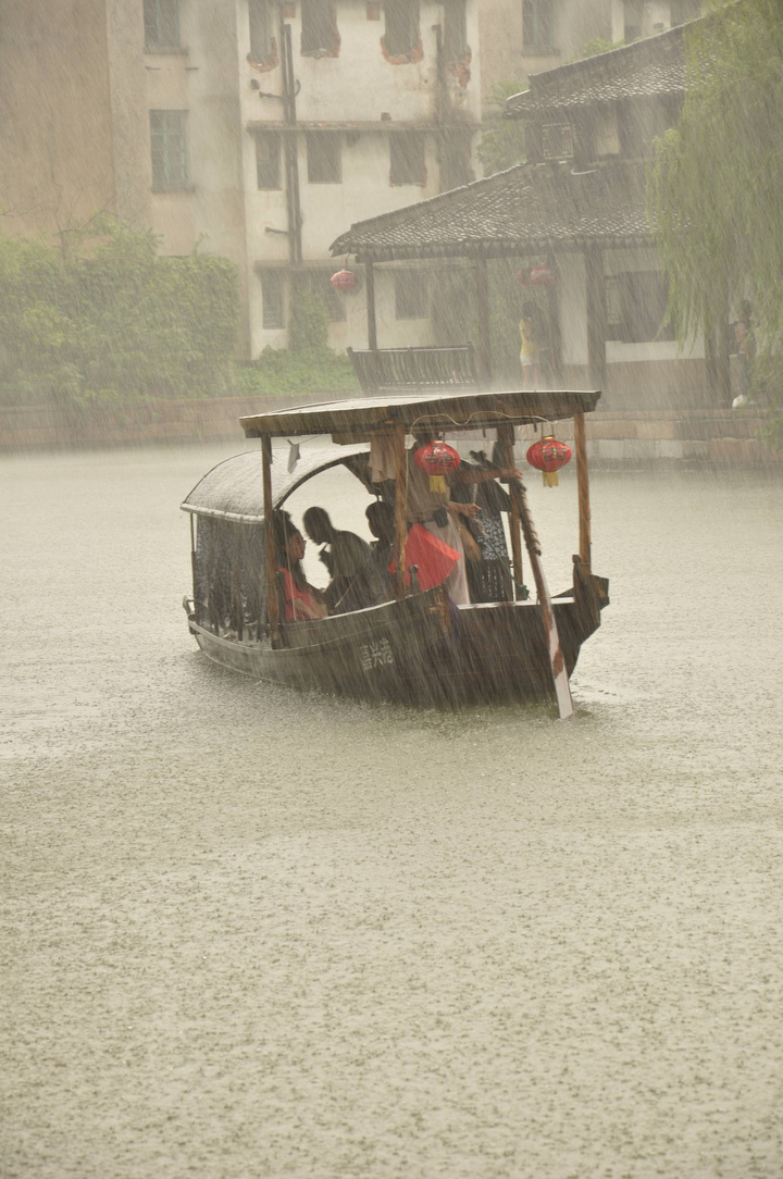 雨中小船