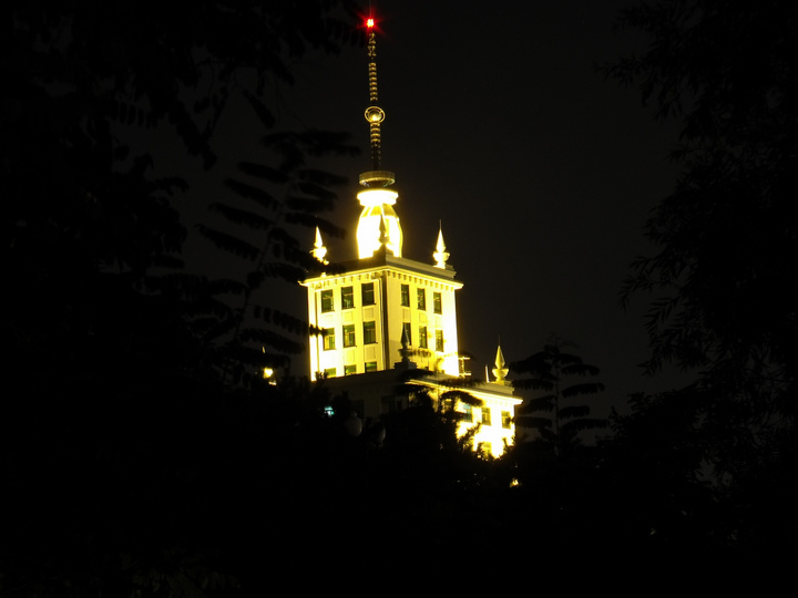 【哈工大(威海)夜景摄影图片】哈尔滨工业大学