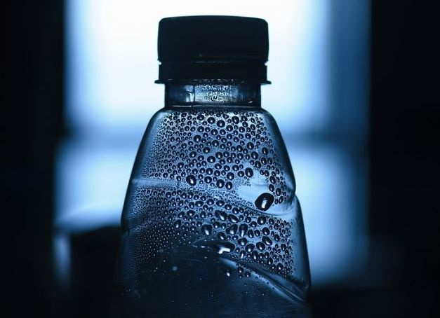矿泉水瓶