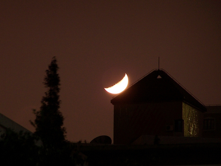 月光下的小屋