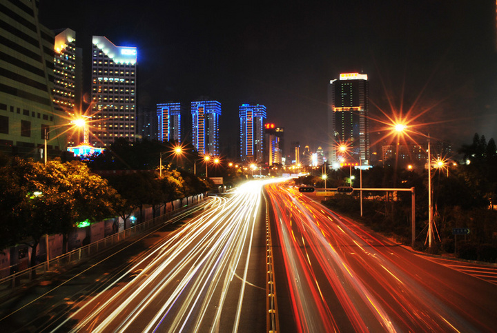 流光溢彩的深圳夜景