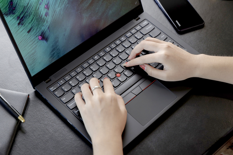 ThinkPad X1 Carbon 2019(i7-8565U/8GB/512GB)ͼ