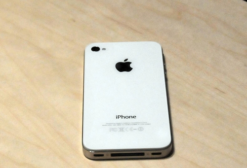 苹果 iphone4(8gb)采用了主频为1ghz的苹果a4处理器,运行速度更快,并