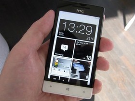 HTC 8S