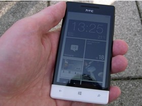 HTC 8S