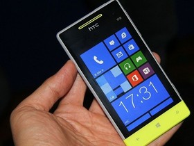 HTC 8S