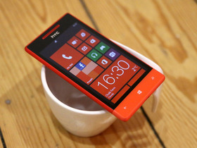 HTC 8S