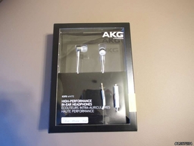 AKG K375