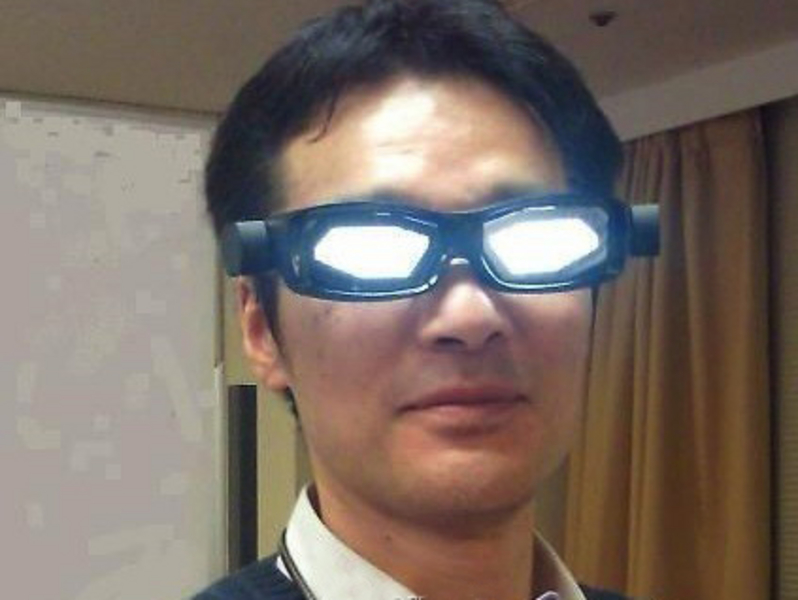 东芝OLED智能眼镜 前视