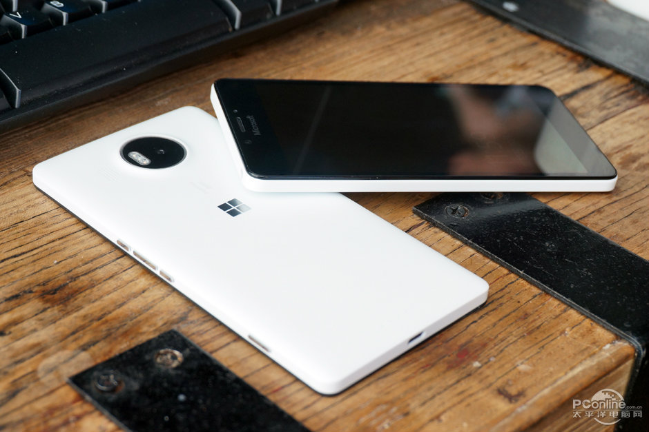 微软Lumia 950XL最低价格仅售3999元配送豪