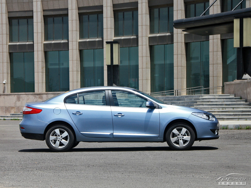 午夜蓝风朗 2011款 2.0 豪华导航版外观图片40