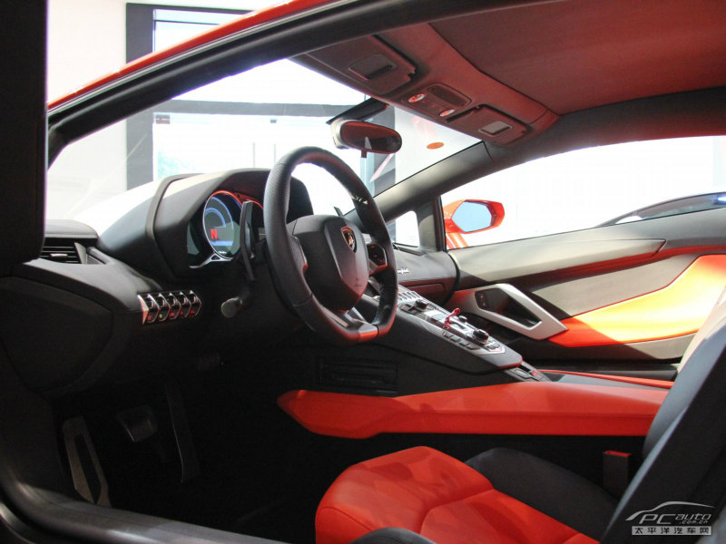 橙色兰博基尼Aventador 2011款 LP700-4内饰图