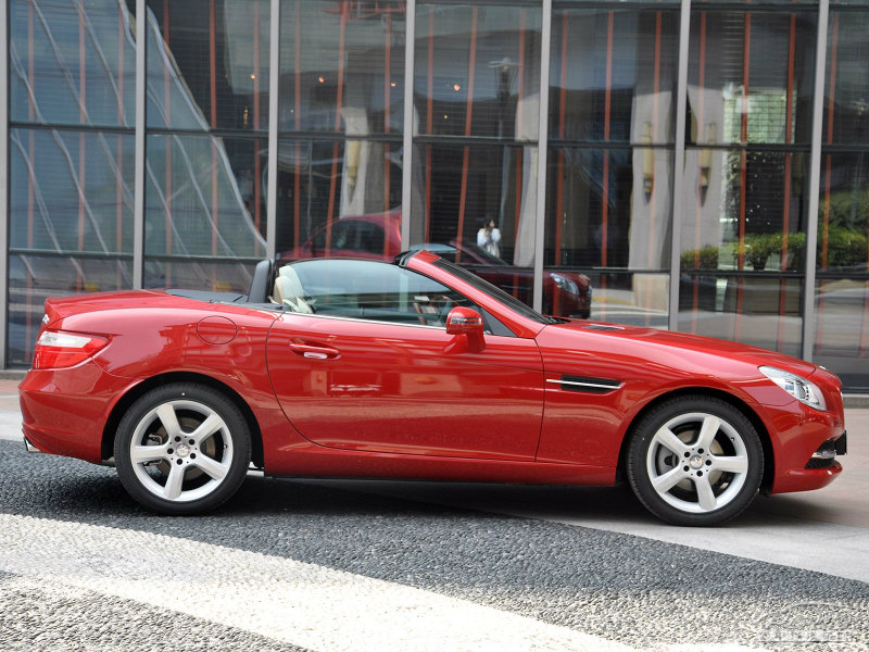 红色奔驰SLK 2011款 SLK 200 时尚型外观图片