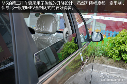 电动侧滑门终于出现在了新款的m6上,的引入也使得比亚迪m6高清图片