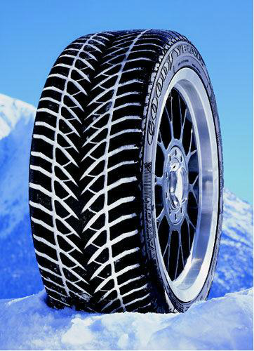 因此,一套好雪地轮胎能够极大地提升车辆在雪地上行驶的操控性和安全