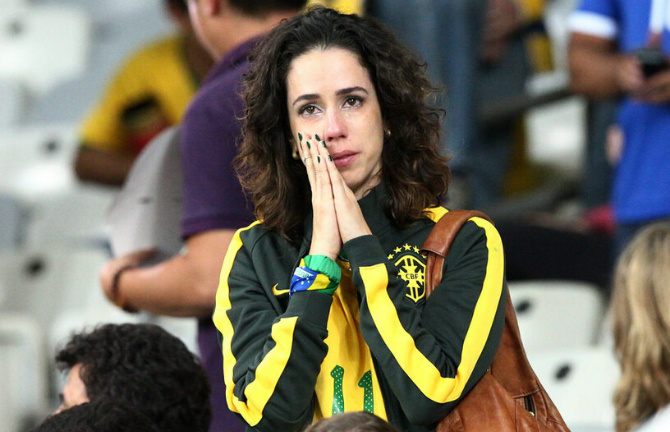 巴西在哭泣遭德国队狂虐球迷台上痛哭_勤华瑞