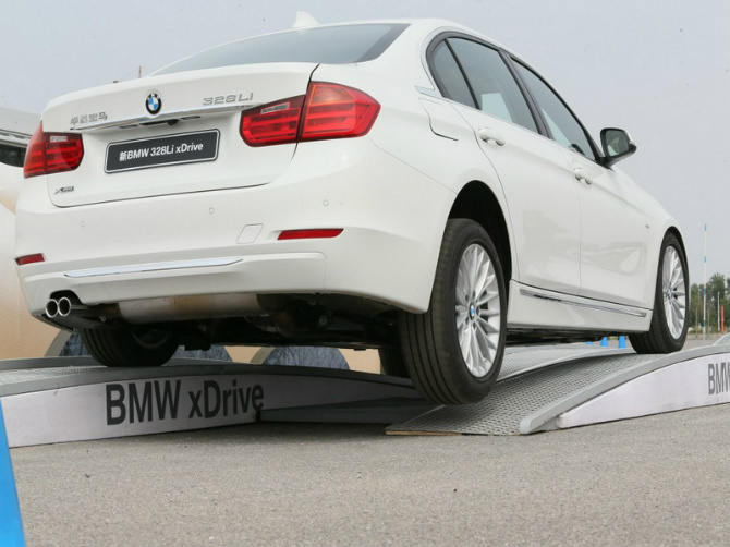 宝马超级战斗力 bmw 328li xdrive