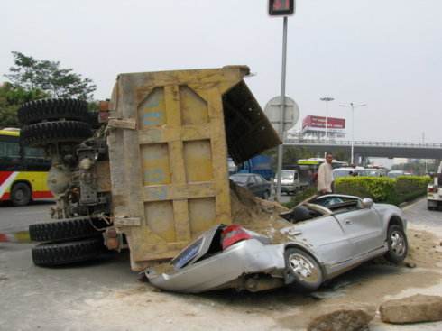 真正的馬路殺手，小電瓶車，我忍你已經(jīng)很久了