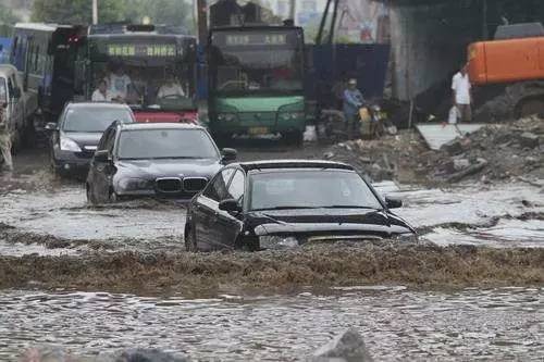 离地间隙小于200mm的车 下雨天都不好意思开出来