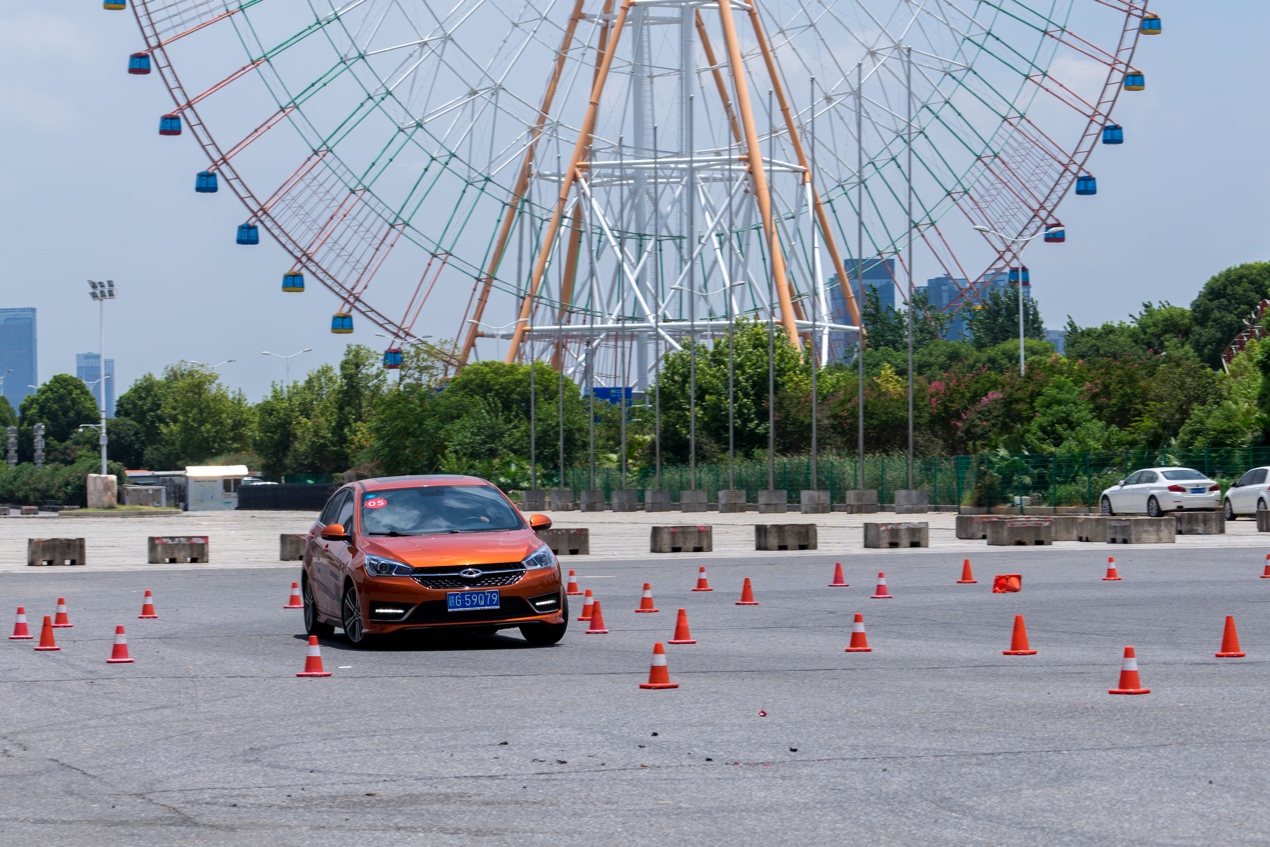 以運(yùn)動之名 汽車觀察家試駕奇瑞艾瑞澤5 Sport