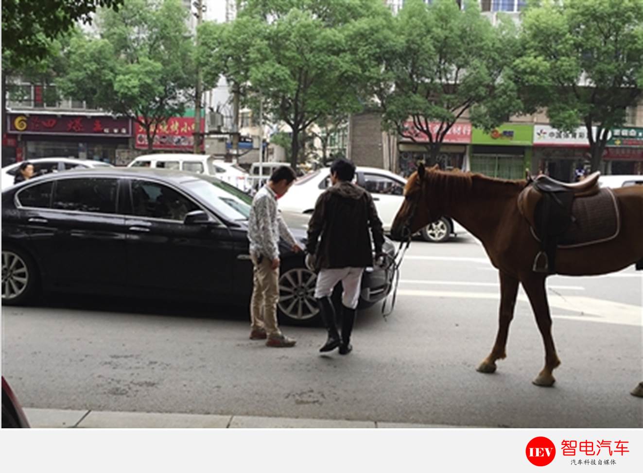 棄用三菱發動機,七座國產野馬7.5萬起,內飾有種想騎的沖動
