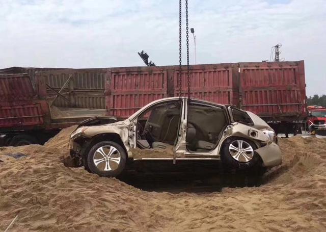 漢蘭達被貨車沙子壓扁，路上遇到大貨車，保命要記住這幾點