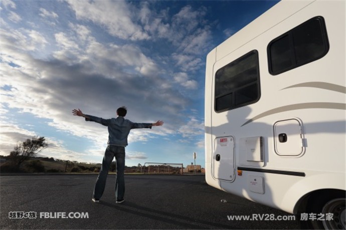 從馬車到房車 征服時(shí)代的旅行方式！