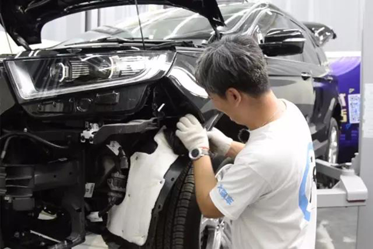 車內(nèi)藏著個垃圾袋，福特銳界是款神奇的車