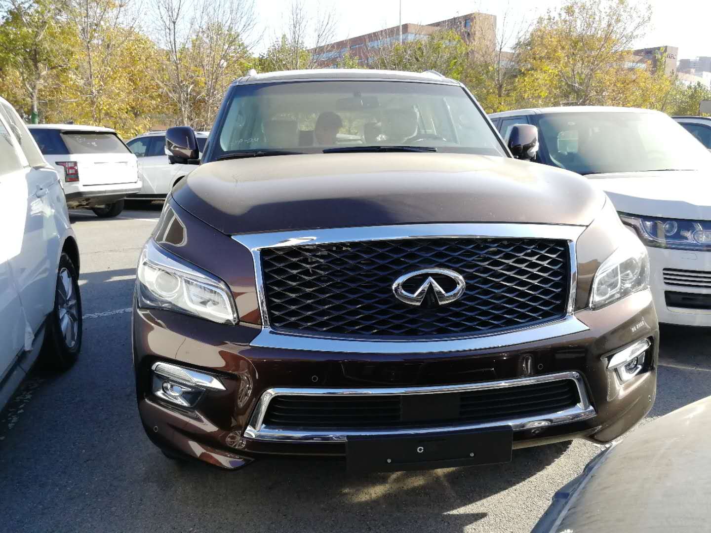 百萬級進口SUV你會選英菲尼迪QX80還是陸地巡洋艦5700