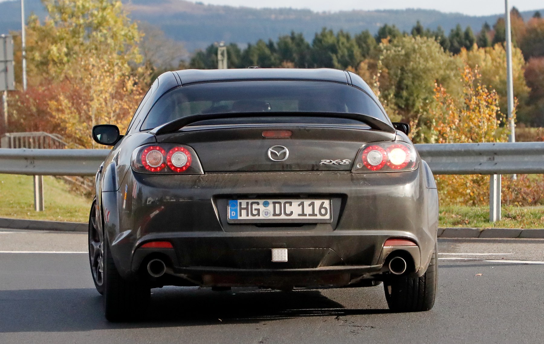 很真誠地告訴你這是一輛馬自達RX-9，信我不？