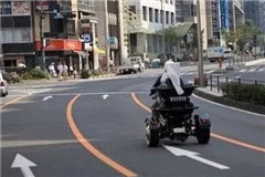 边拉屎边开车，日本发明粪便摩托车，翻车画面不敢想象...
